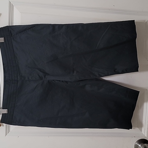 BANANA REPUBLIC WOMEN'S BLACK BERMUDA SHORT SIZE 2 - Picture 2 of 8